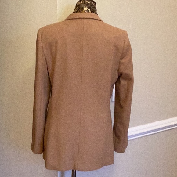Courtenay classic tan 2 button blazer welt front pockets, tapered. - Picture 5 of 7